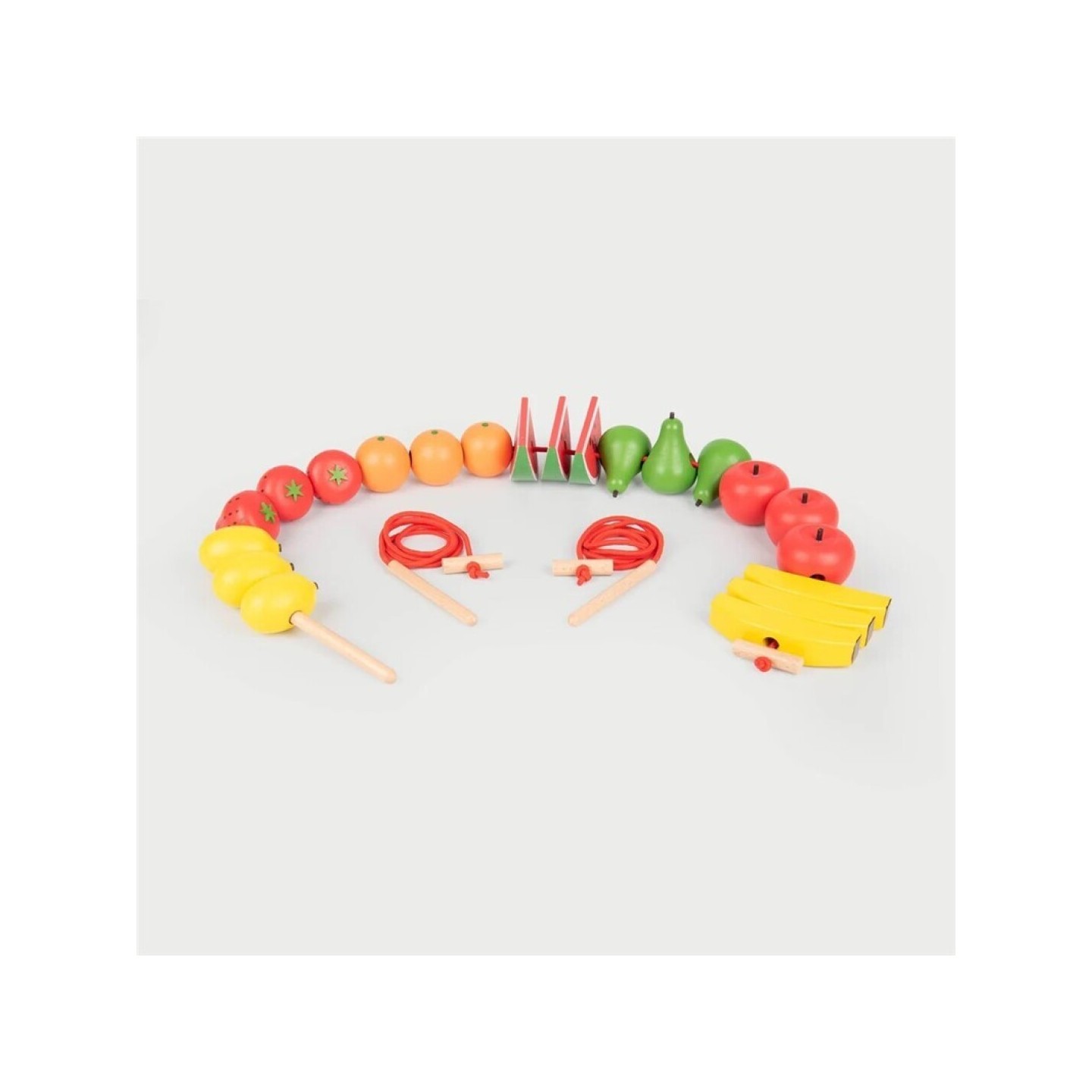 Frutas de madera para enhebrar
