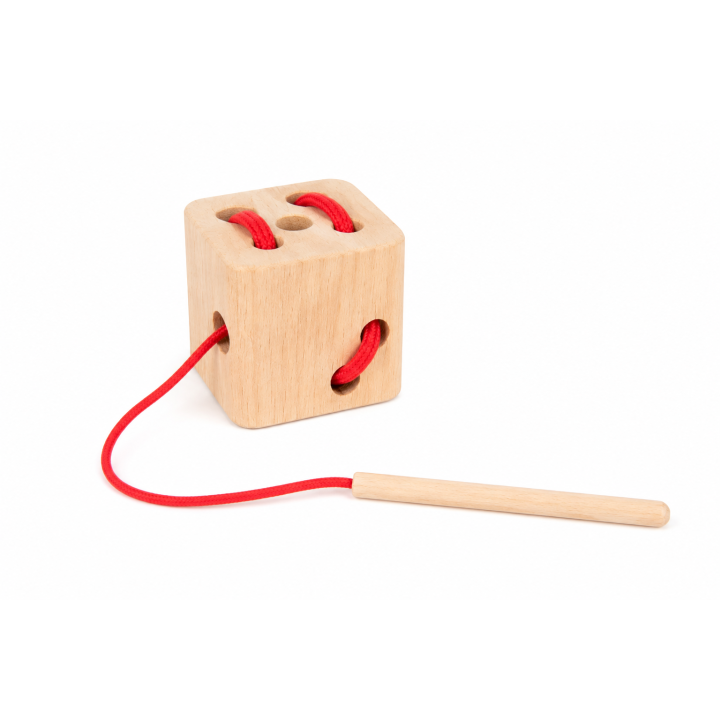 Dado de madera con cordones para enhebrar