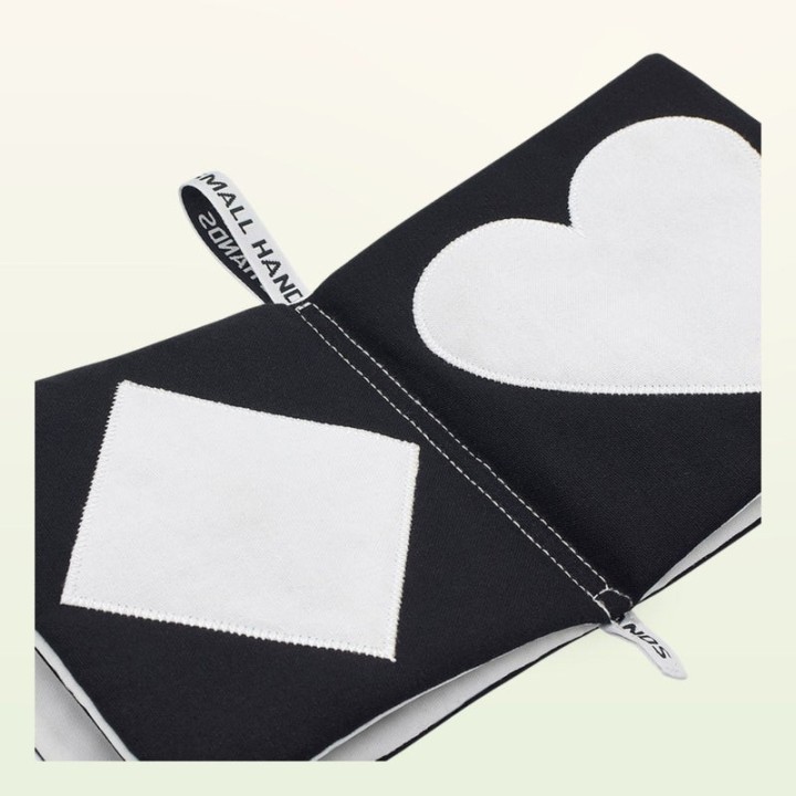 Libro sensorial de tela – Formas en blanco y negro