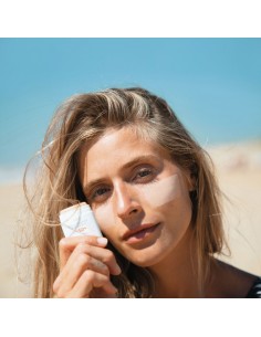 EQ Protector Solar Facial en Stick SPF50+ Blanco 2