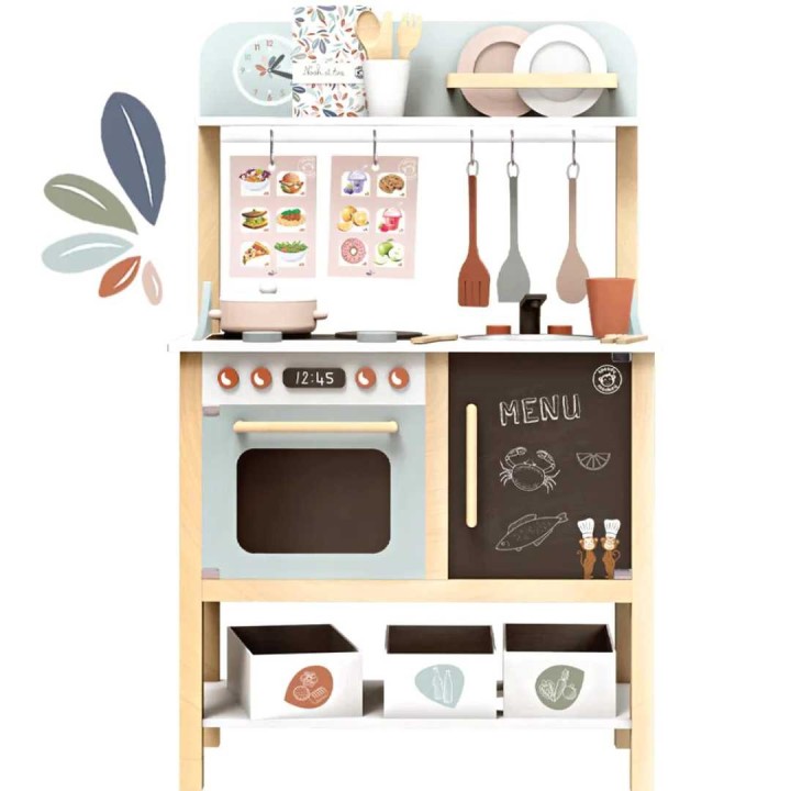 Cocina de madera con accesorios