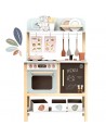 Cocina de madera con accesorios