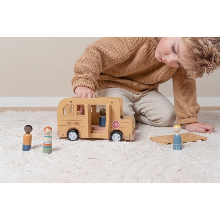 Bus Escolar con Muñecos de Madera