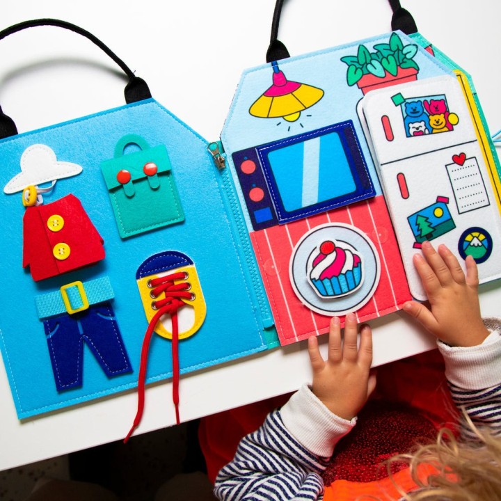 Libro Montessori Play Kit