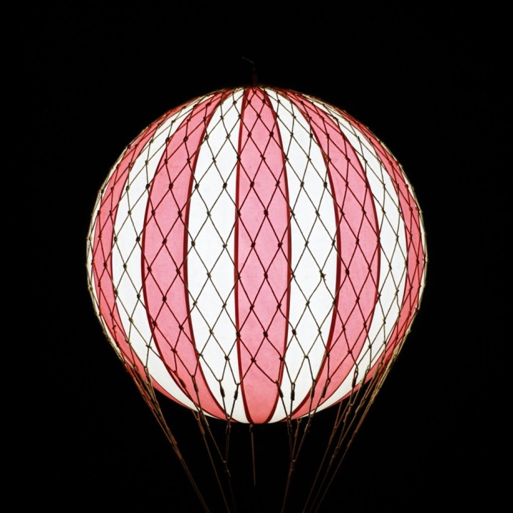 Globo Aerostático Colgante 30 cm con LUZ LED - Rojo Verdadero